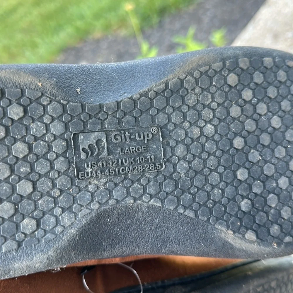 Men’s Git-up slippers size large 11-12